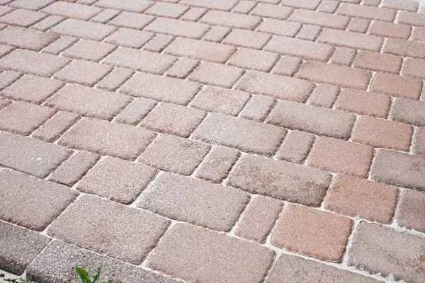 Professionelle Pflastersteinreinigung in Karlsruhe - Rückstandslos und umweltschonend